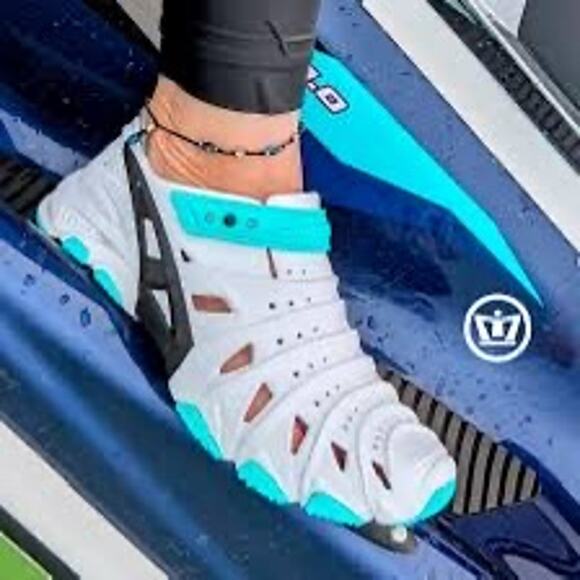 CrossKix 2.0 Blizzard White Aqua Closed Toe Water Shoes Men 7 / Women 8.5 NEW!! - Picture 2 of 12